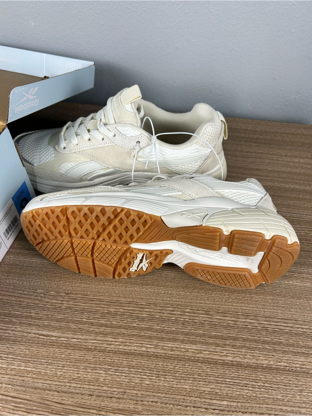 Reebok Women's tan natural Lace-Up chaos Sneakers size 9 - Picture 5 of 9